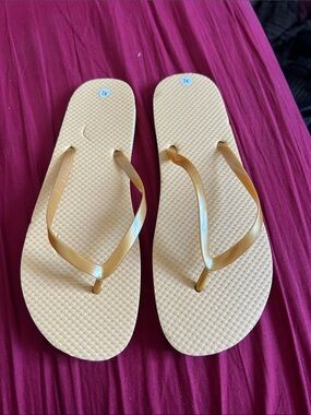 Women’s Gold Flip Flop Sandals - Casual Beach Thong